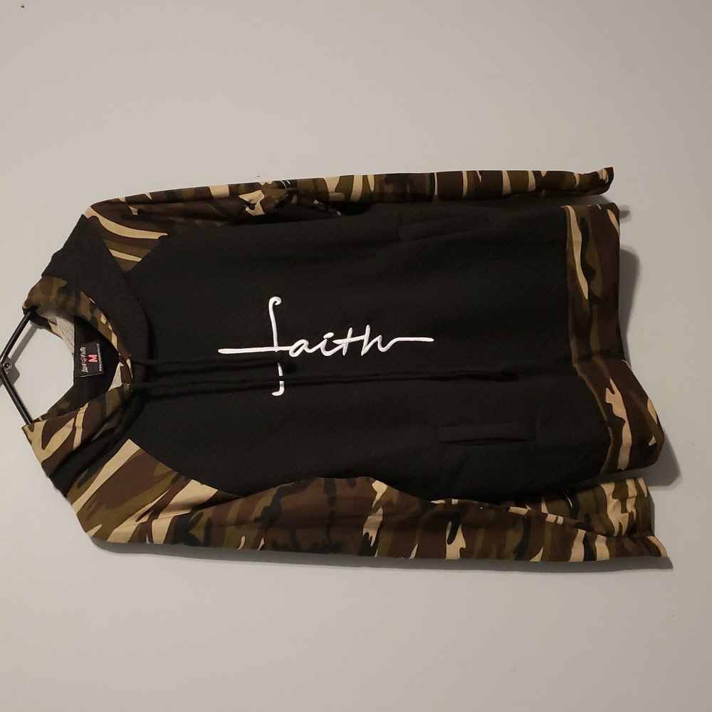 CAMO “Faith” Hoodie Sweatshirt Pullover Size Med NWOT